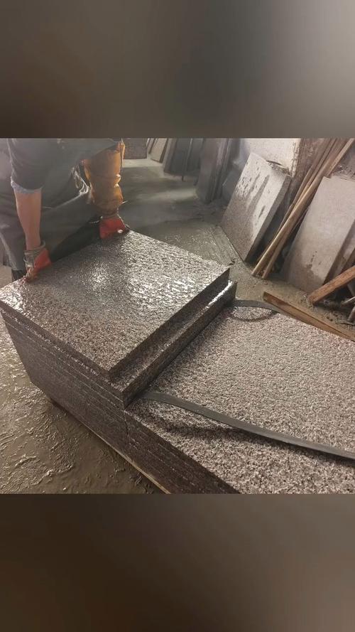 将军红石材荔枝面加工工艺解析